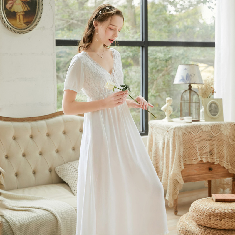 White short-sleeve lace nightgown from the JUVAMIN catalog